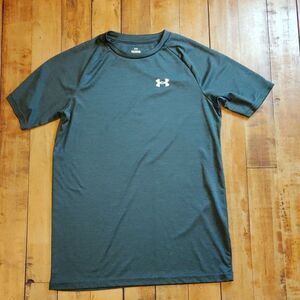 Under Armour Shirt XL Youth Gray Dri Fit Loose UM YXL Activewear Soccer Sports